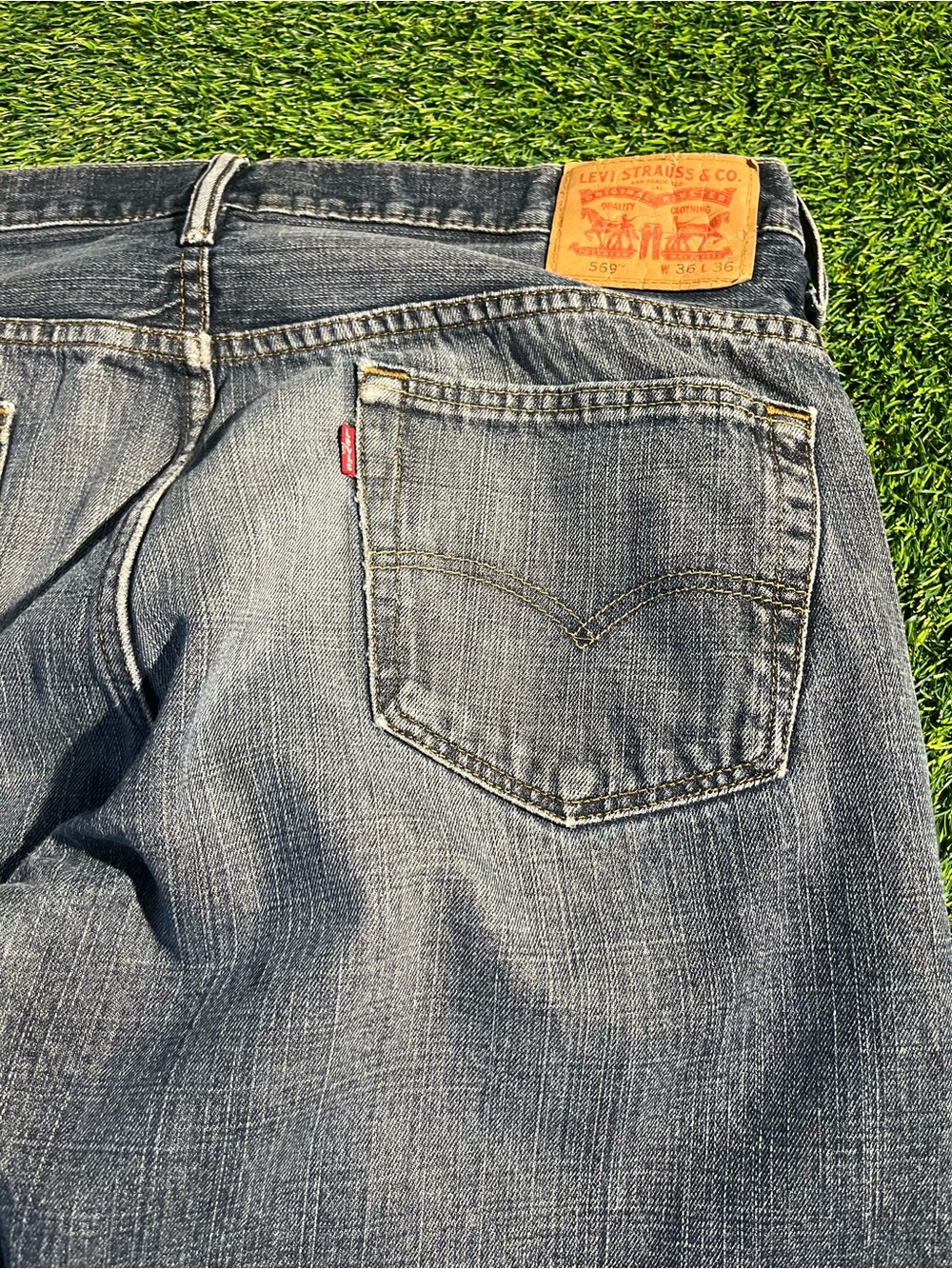 Levi's 559 Relaxed Straight Jeans W36 L36 Faded Blue Denim Distressed